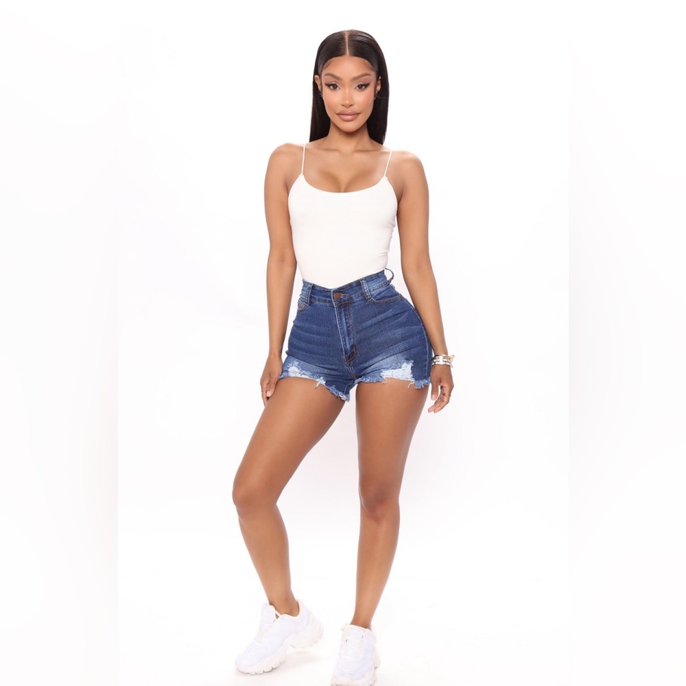 Fashion, nova Clearwater, high-rise denim shorts, size 2/3 medium blue wash